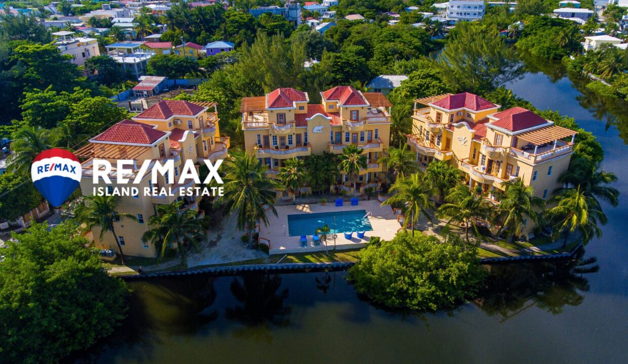 Ambergris Lake Villas Condo – 2-Bed, 3-Bath Split-Level Unit Near the Beach