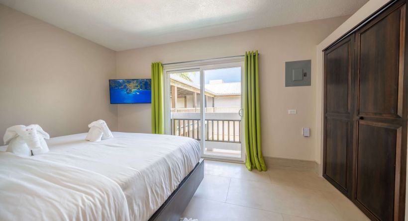 Bananas On The Beach 1-301 Pool View Condo!