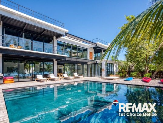 HL - H3371 - Beachfront Dream House