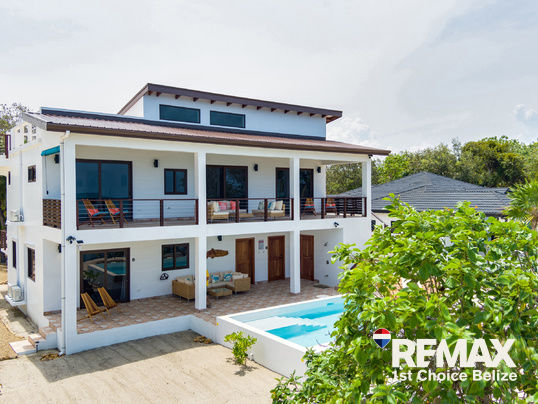 HL - H3377 - Beachfront Home in Surfside on the Placencia Peninsula