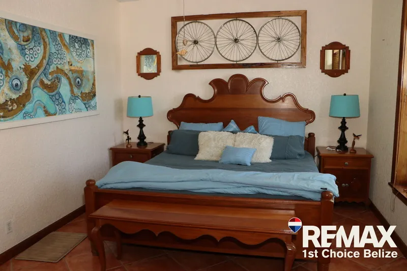 C1550 - Beachfront Second Floor Living in San Pedro Belize
