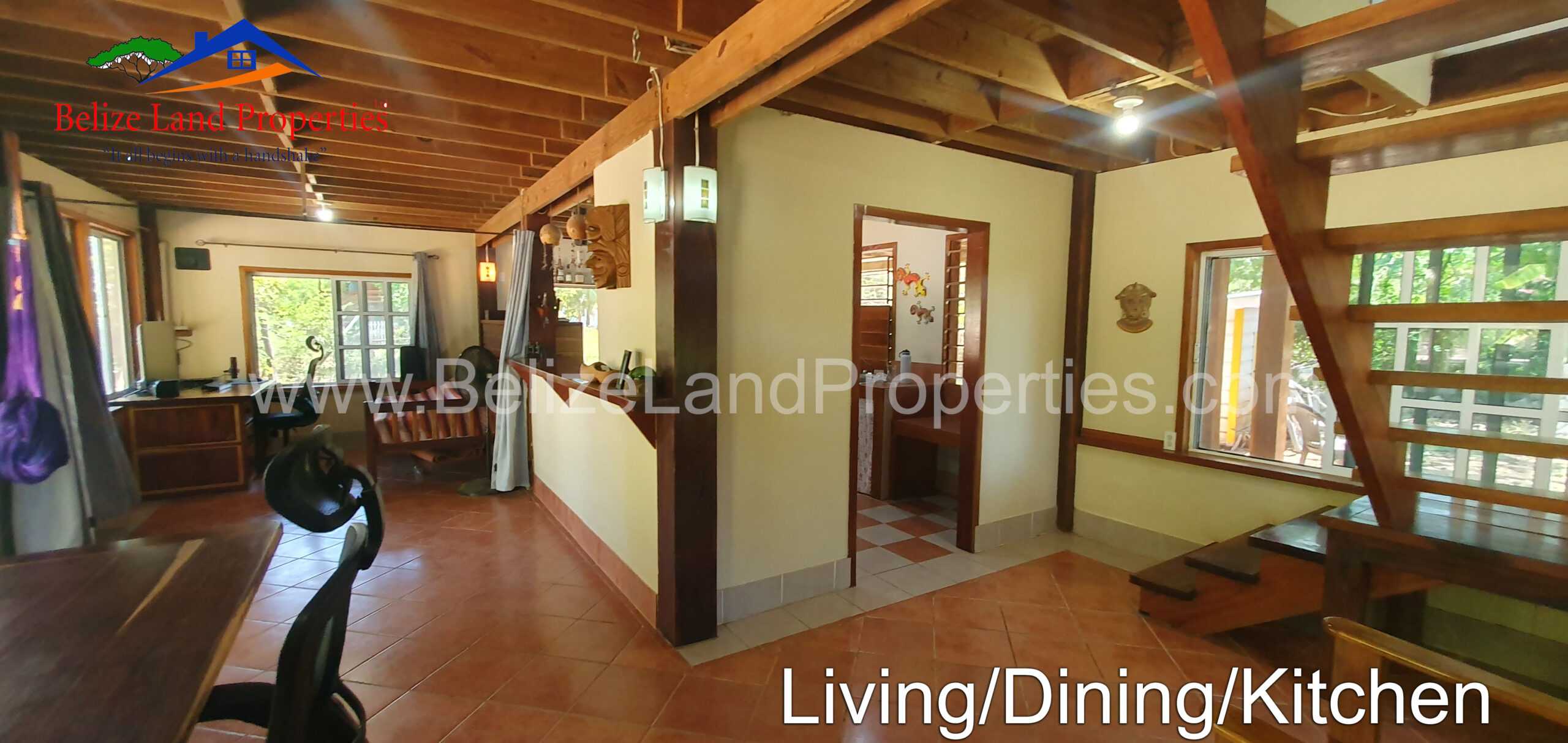 CZ55: TROPICAL HOME A STONE’S THROW AWAY FROM THE SEA IN SARTENEJA VILLAGE, COROZAL!
