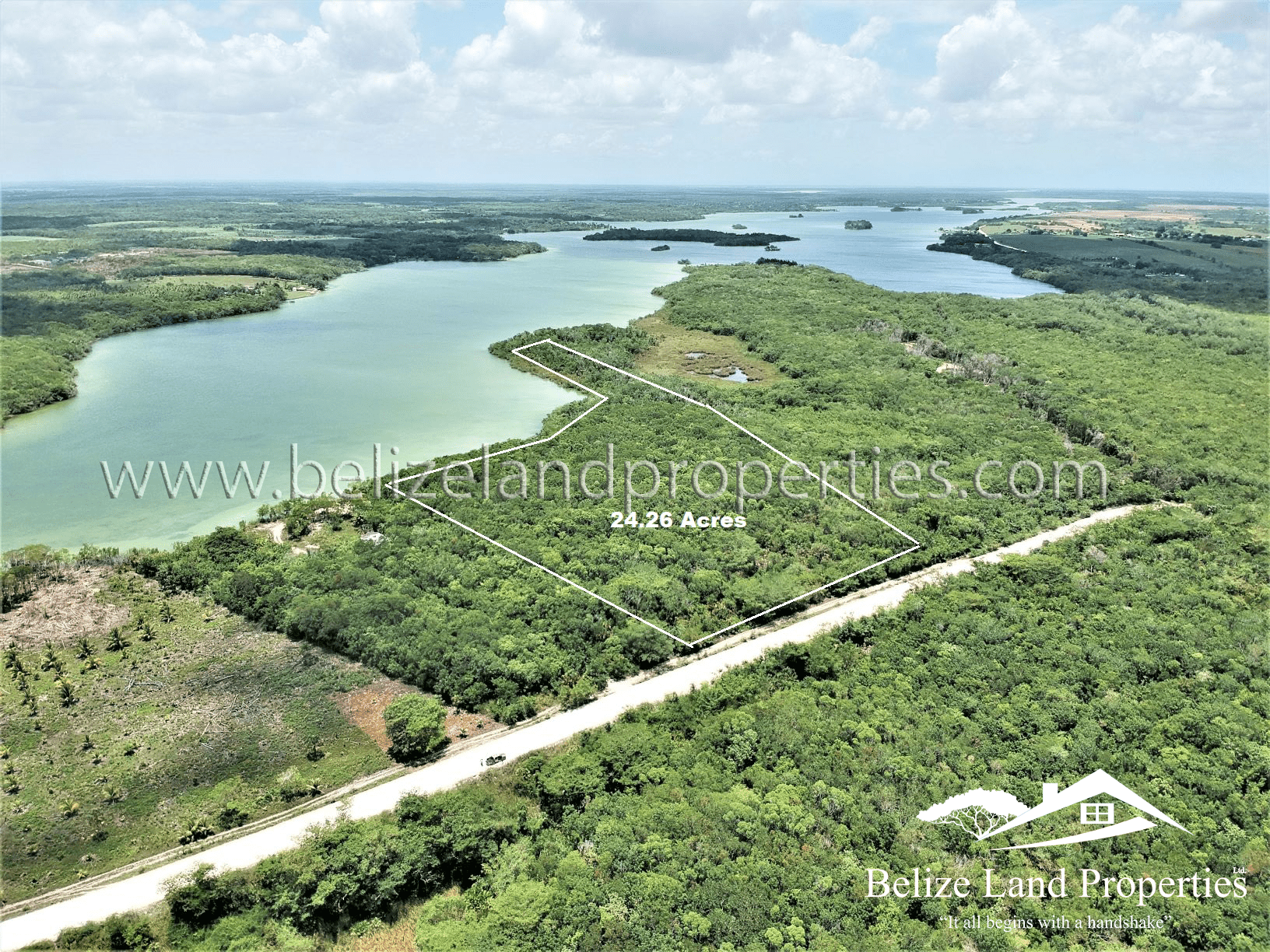 CZ69: PRICE DROP! 24.26 ACRES WITH OVER 1,700 FEET OF PRIME PROGRESSO LAGOON FRONTAGE IN COROZAL! LAGOON FRONT REAL ESTATE IN BELIZE FOR SALE! LAND FOR SALE WITH WATERFRONT IN BELIZE!