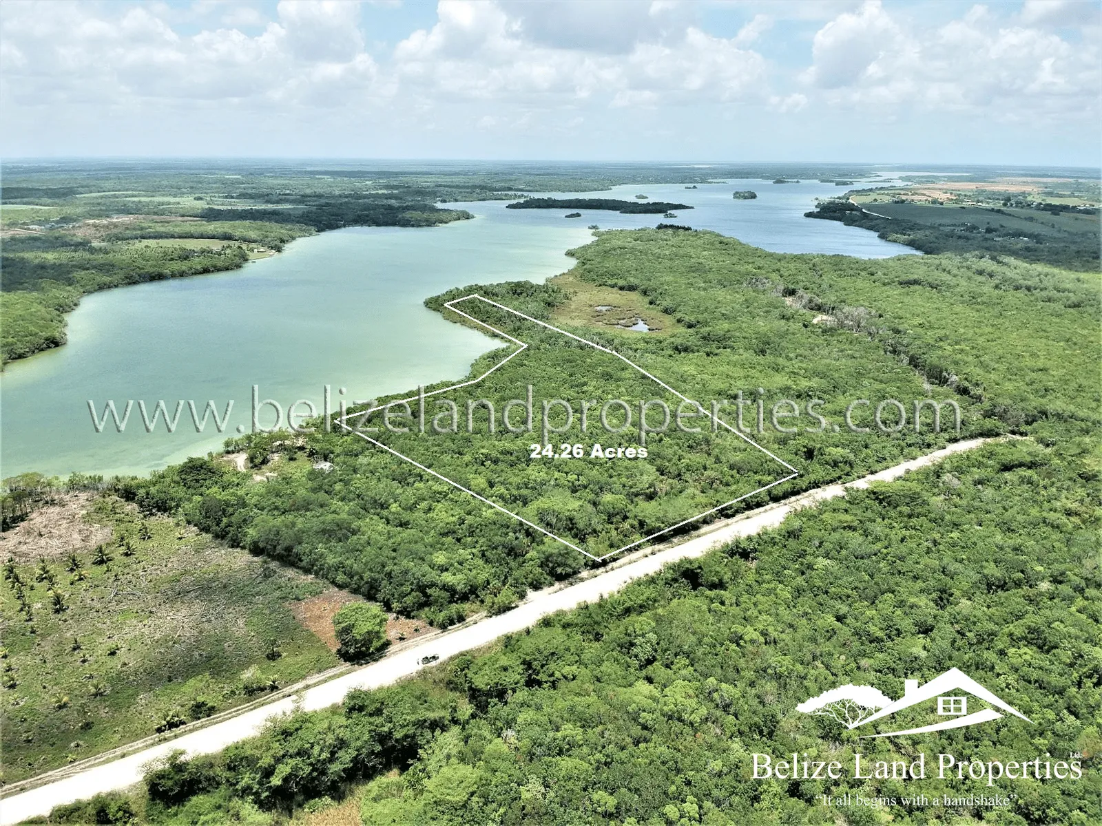 CZ69: PRICE DROP! 24.26 ACRES WITH OVER 1,700 FEET OF PRIME PROGRESSO LAGOON FRONTAGE IN COROZAL! LAGOON FRONT REAL ESTATE IN BELIZE FOR SALE! LAND FOR SALE WITH WATERFRONT IN BELIZE!
