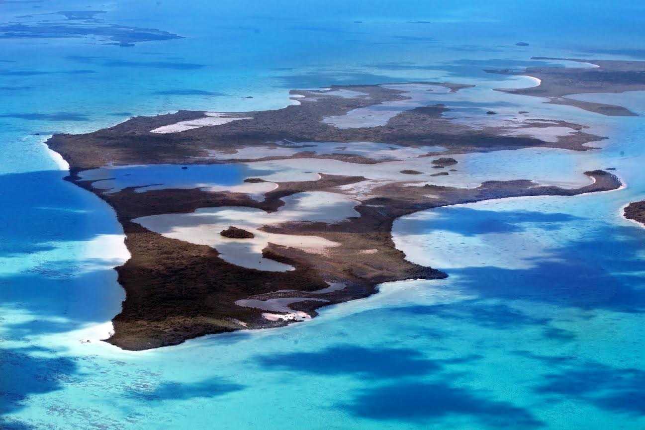 I-DM20: +-603 ACRE ISLAND WEST AMBERGRIS CAYE! GREAT FOR DEVELOPMENT!