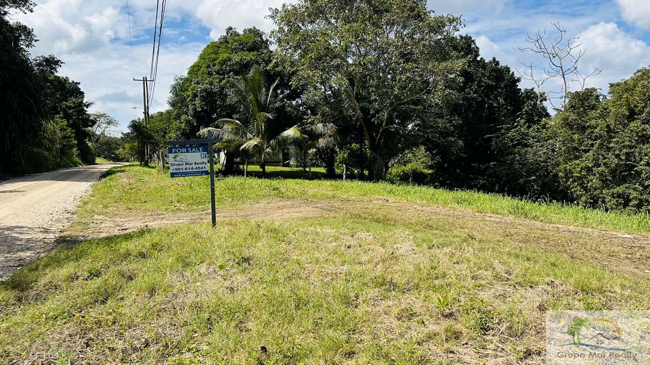 Riverfront Residential Lot in Cayo