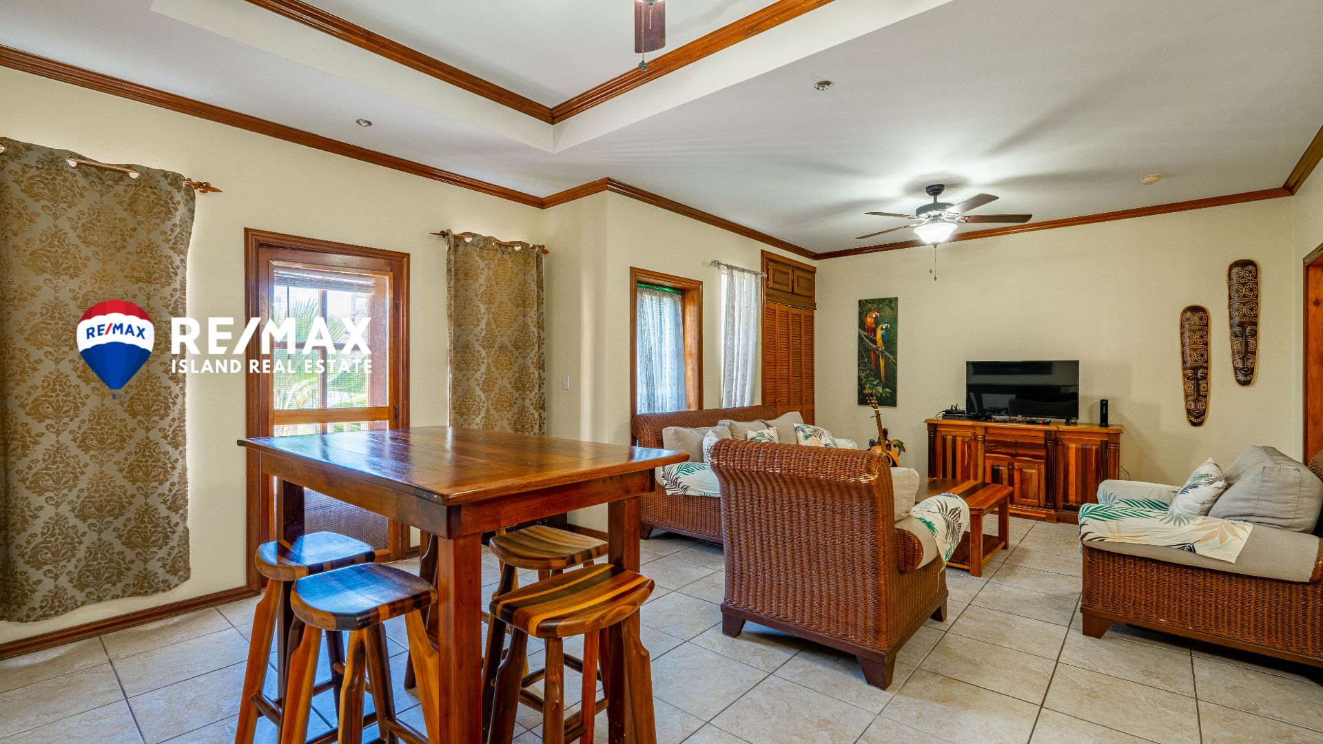 Ambergris Lake Villas Condo – 2-Bed Split-Level Unit Near the Beach
