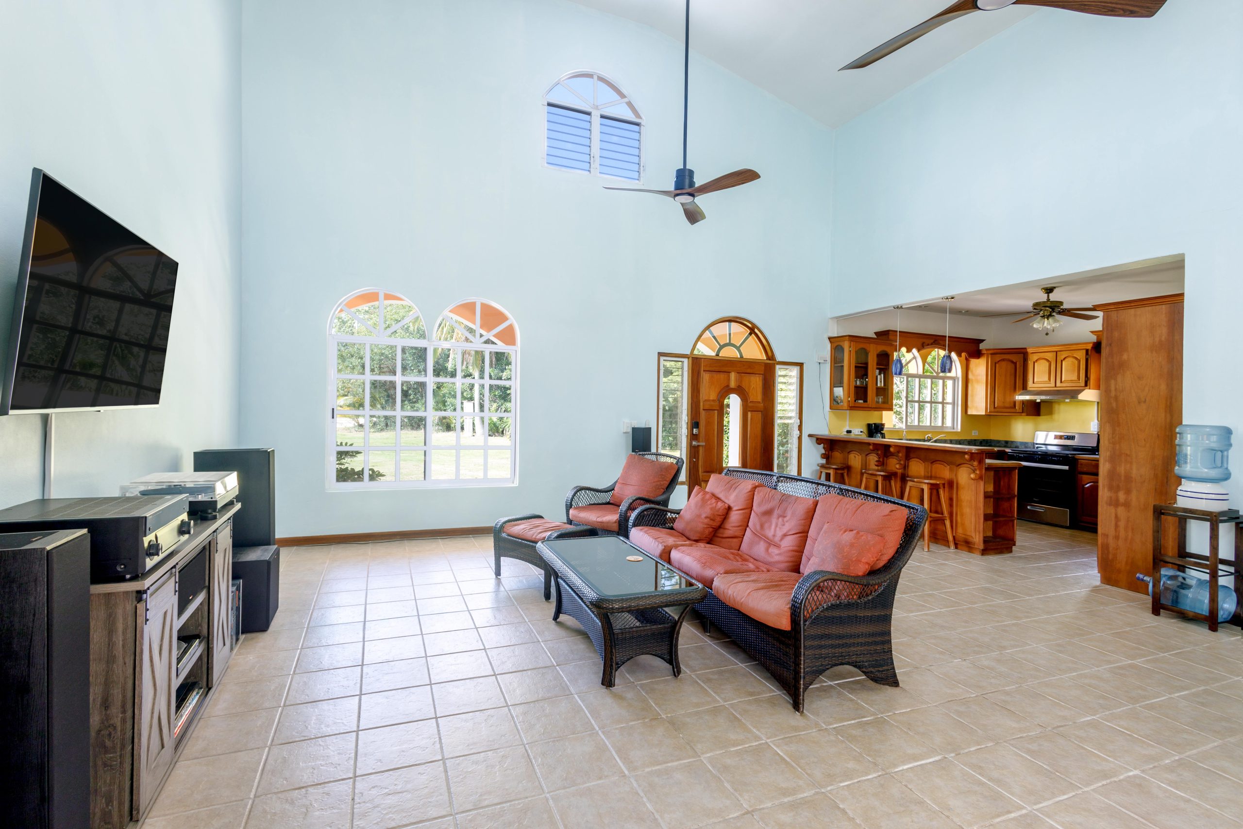 Villa Mango: A Tropical Sanctuary in Consejo Shores