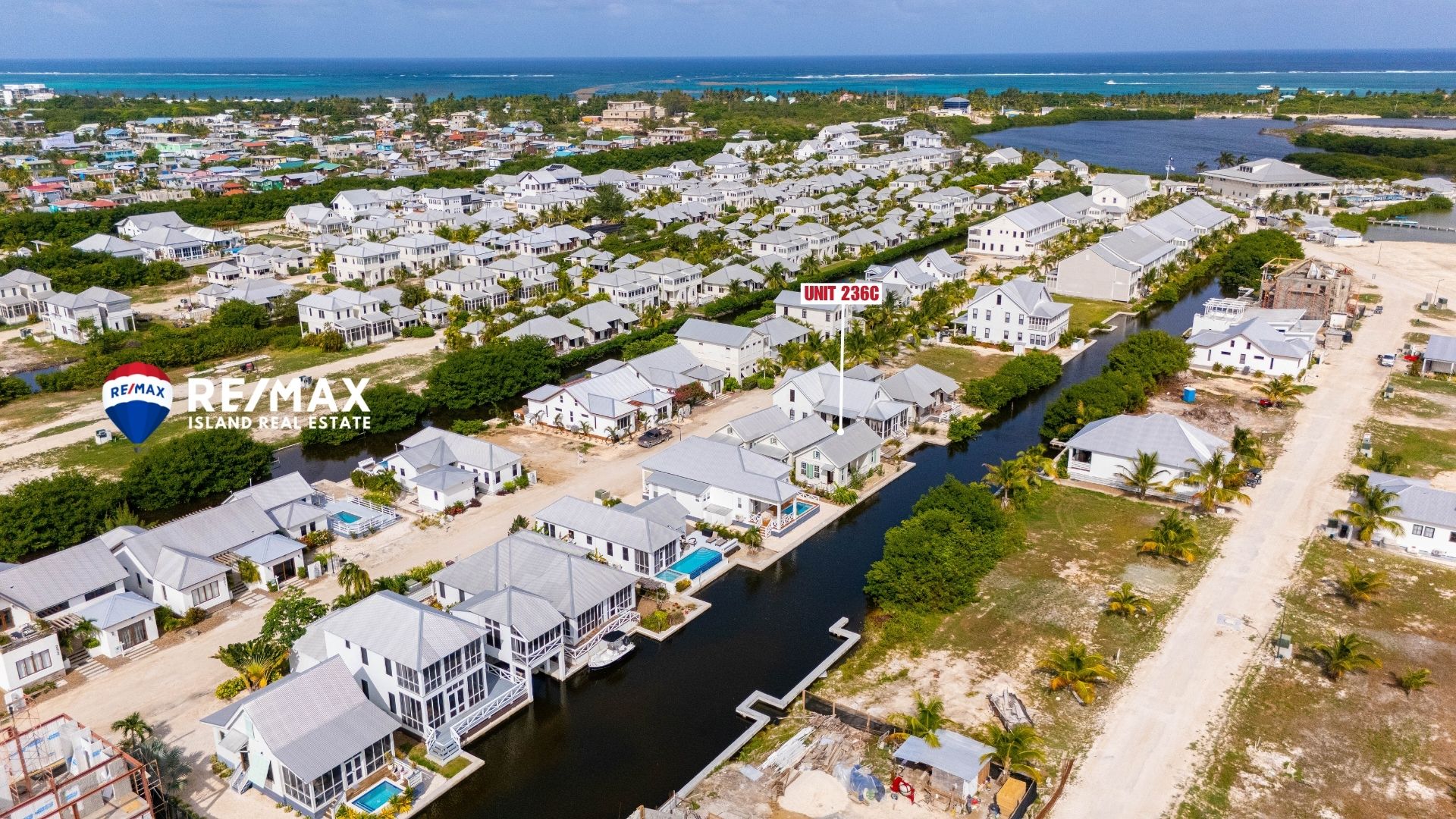 Belize Waterfront Cottage for Sale | Mahogany Bay Canal Front Pied-à-Terre