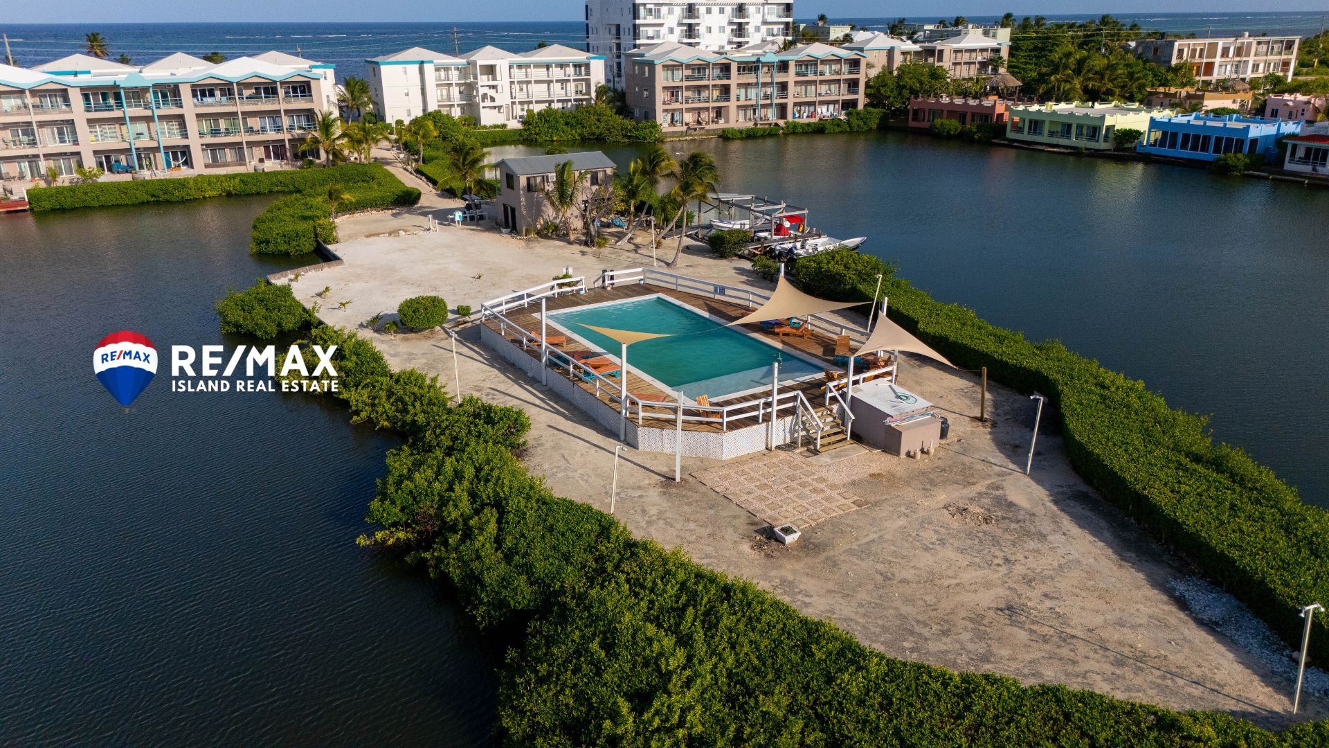 Waterfront villa for Sale in Mara Laguna, Ambergris Caye