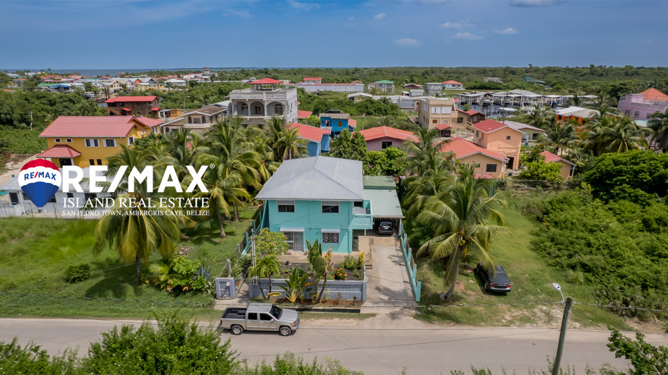Prime Income-Generating Property in Vista del Mar Near Caribbean Sea