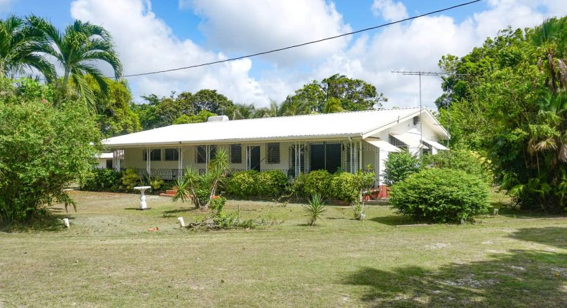 Birchwood Estate - 3 Bed, 2 Bath Home with Pool on 10 Acres near Burrell Boom