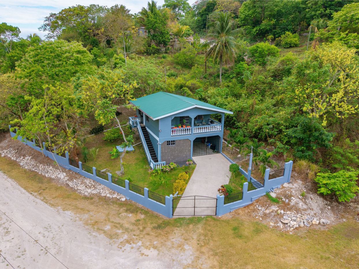 # 4243 – Furnished 2-Bed, 2-Bath Concrete House Near San Ignacio | Cayo District, Belize