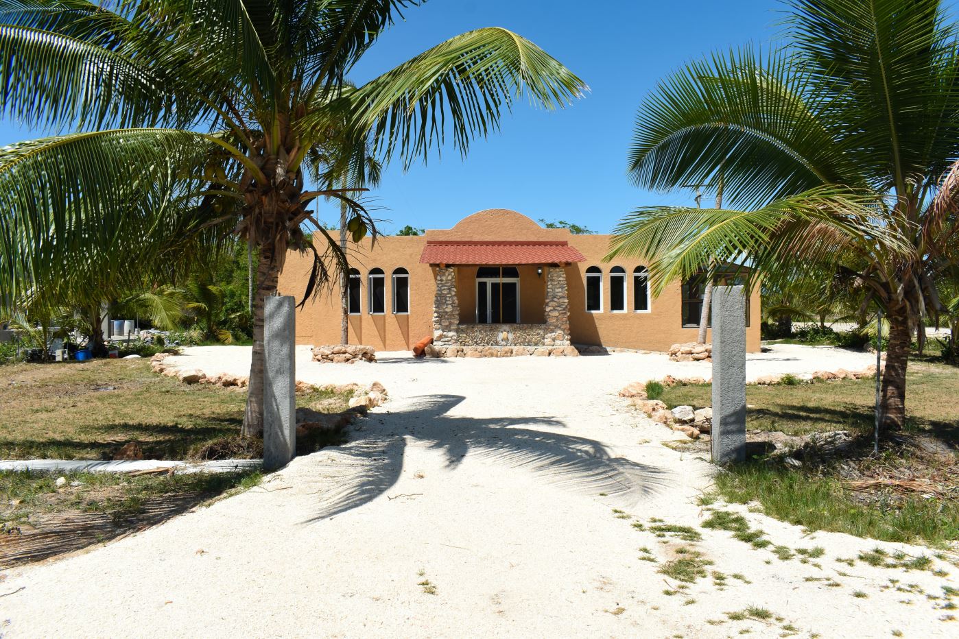 “CASA TORTUGA” 2 Bedroom Home with Pool Near Sea