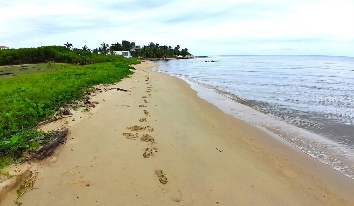 Caribbean Seascape – A 3/4-acre prime beachfront parcel of land – Dangriga