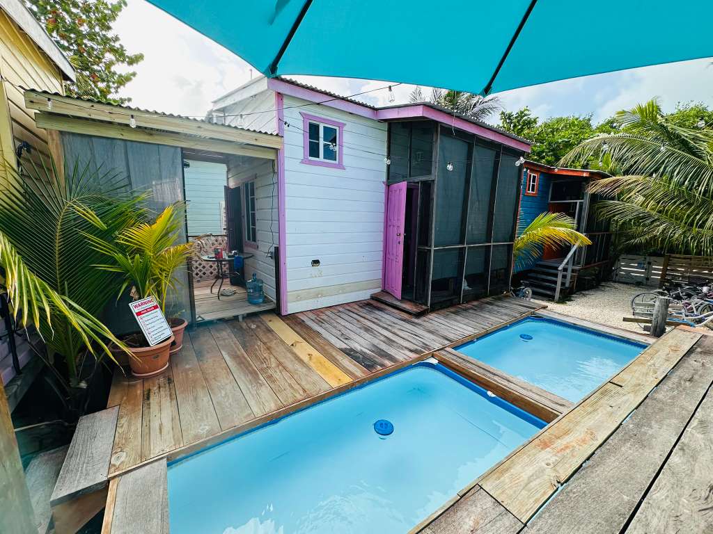 UNDER CONTRACT- Quaint Tiny Cottage-South Island, Caye Caulker