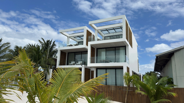 Luxury Beachfront Villa & Income Producing Property in Caye Caulker