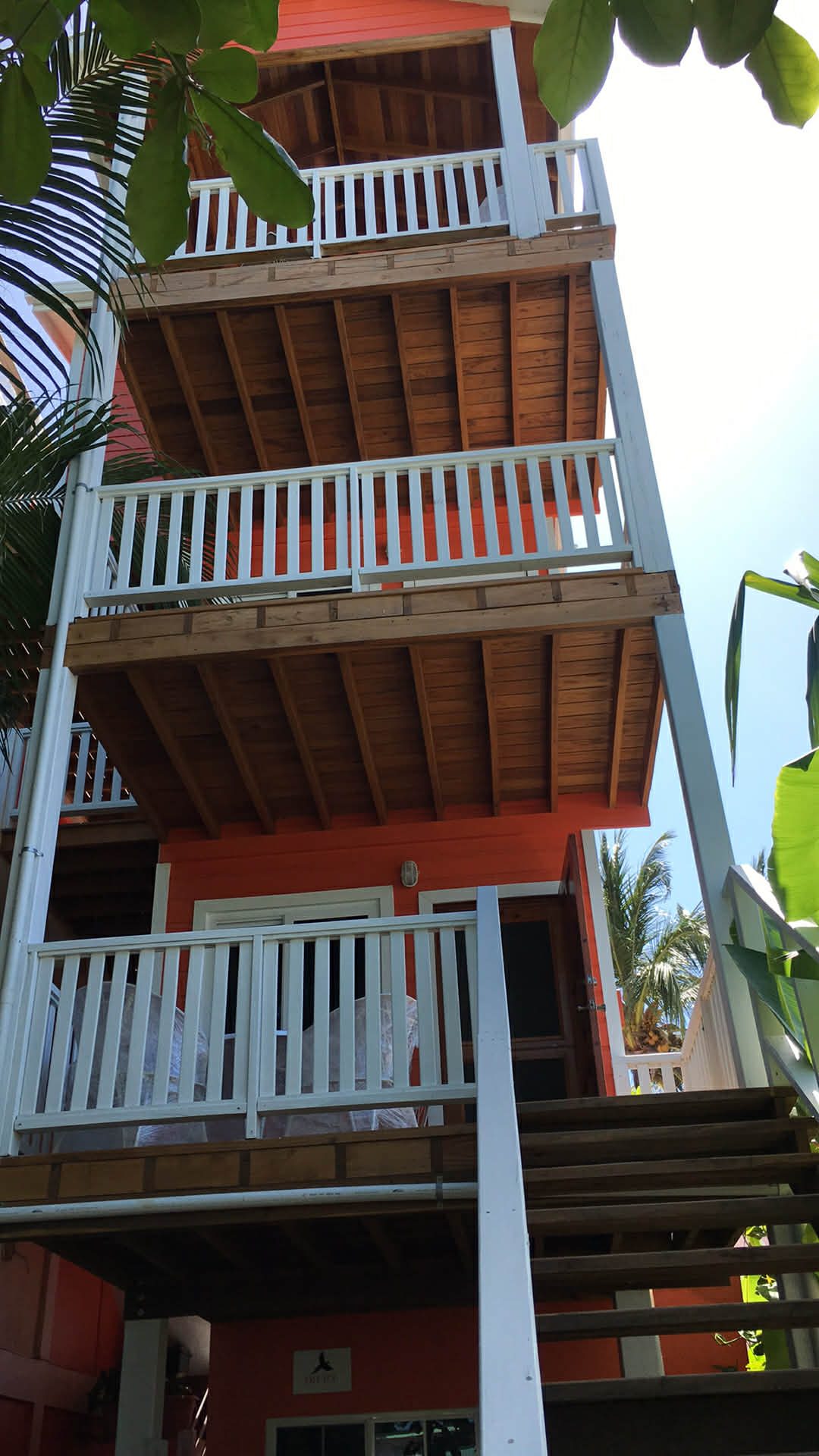 Macaw Apartments