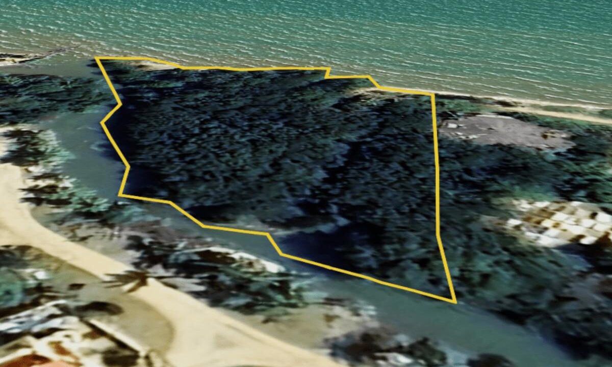 Charming 1.6 acre Caribbean Beachfront peninsular in Dangriga Town, Belize