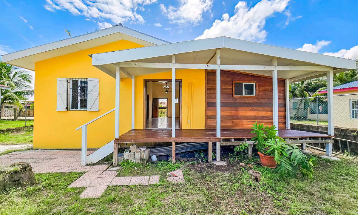 Charming 3-Bedroom, 2-Bath Home in Vista Del Mar