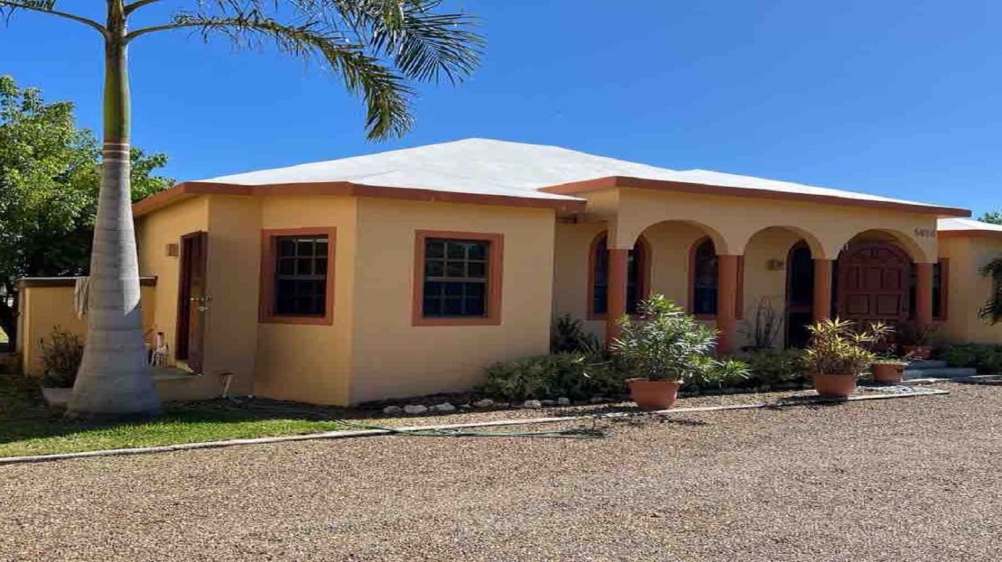 Charming Waterfront Residence, Vista Del Mar, Ladyville