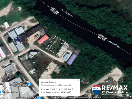 Commercial lot in the Free Zone