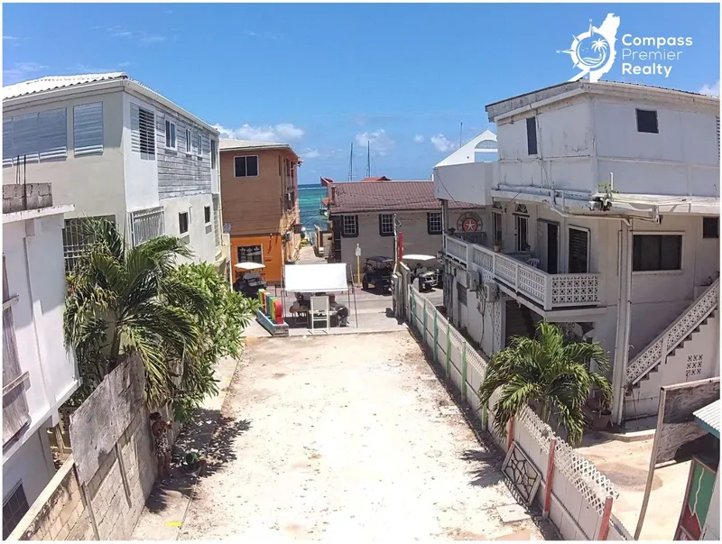 Commercial Lot – In the heart of San Pedro