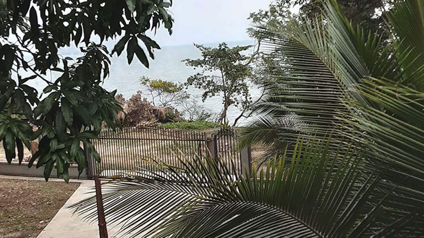 Lots of Sea Front space in Paradise