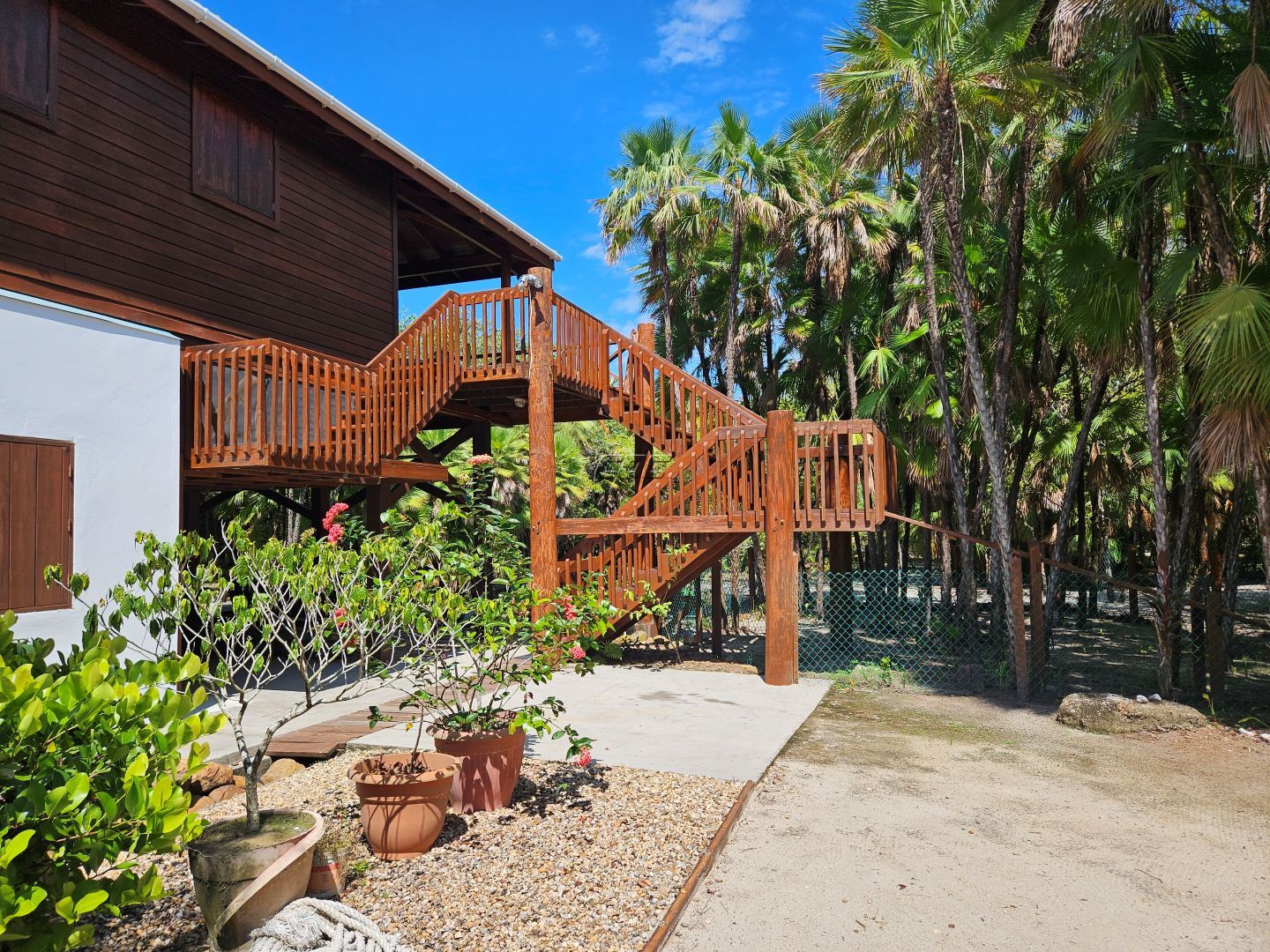 Nature and animal lover's piece of paradise in Surfside community, Placencia Belize