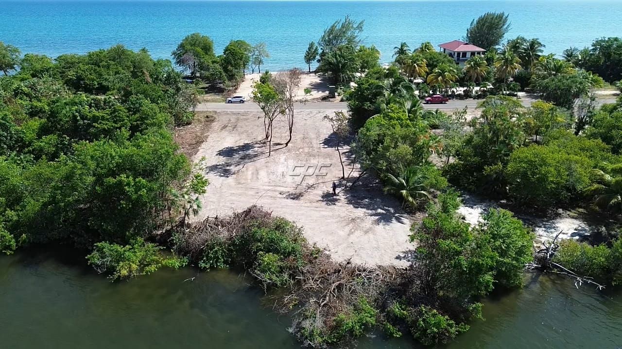 Lagoon Beach front lot in Placencia Belize