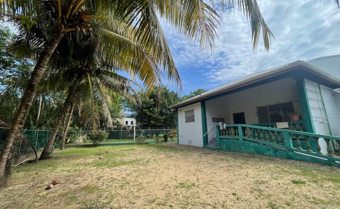 Dangriga Tropical Villa Near the Sea