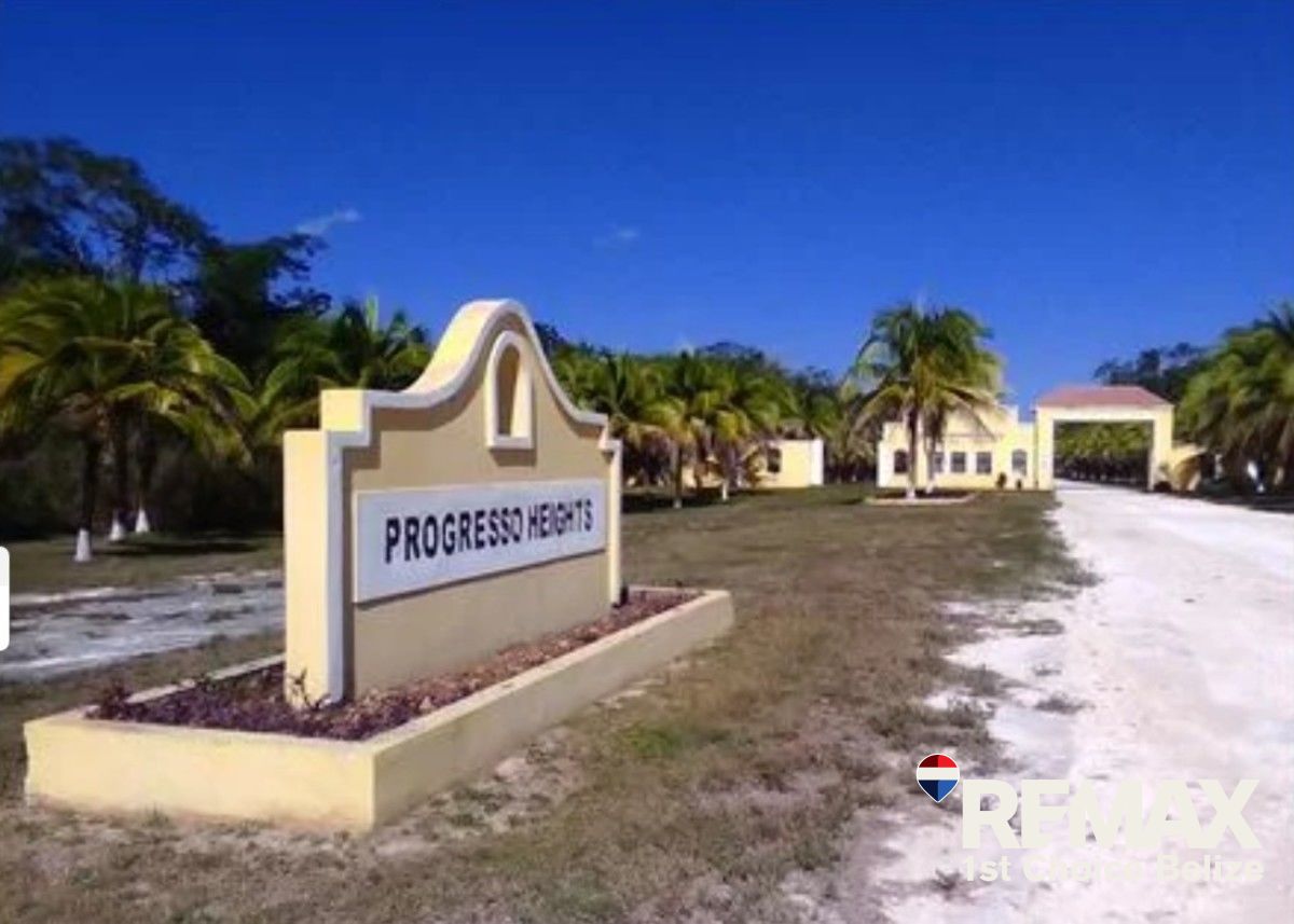 L9905 - DEAL ALERT ! Lagoon/beach front lot, gated community Progresso Heights in Corozal, Belize