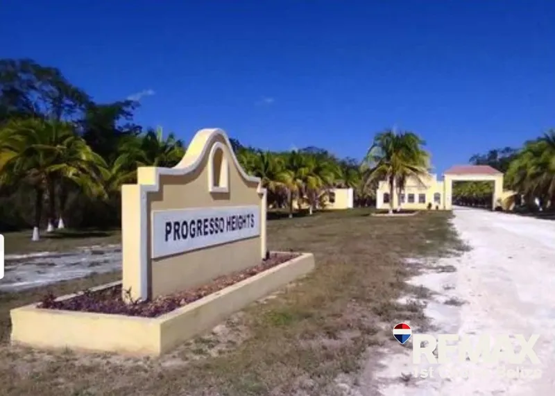 DEAL ALERT !  Lagoon/beach front lot, gated community Progresso Heights in Corozal, Belize