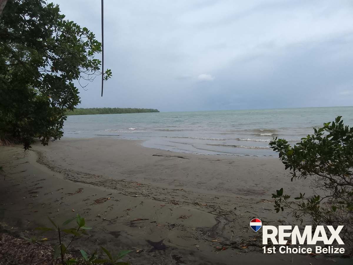 DG-L1001 - Beachfront Lot for Sale in Sarango Bight, Stann Creek District