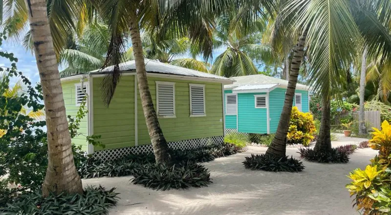 Eco lodge with restaurant, bar and dive shop on Tobacco Caye