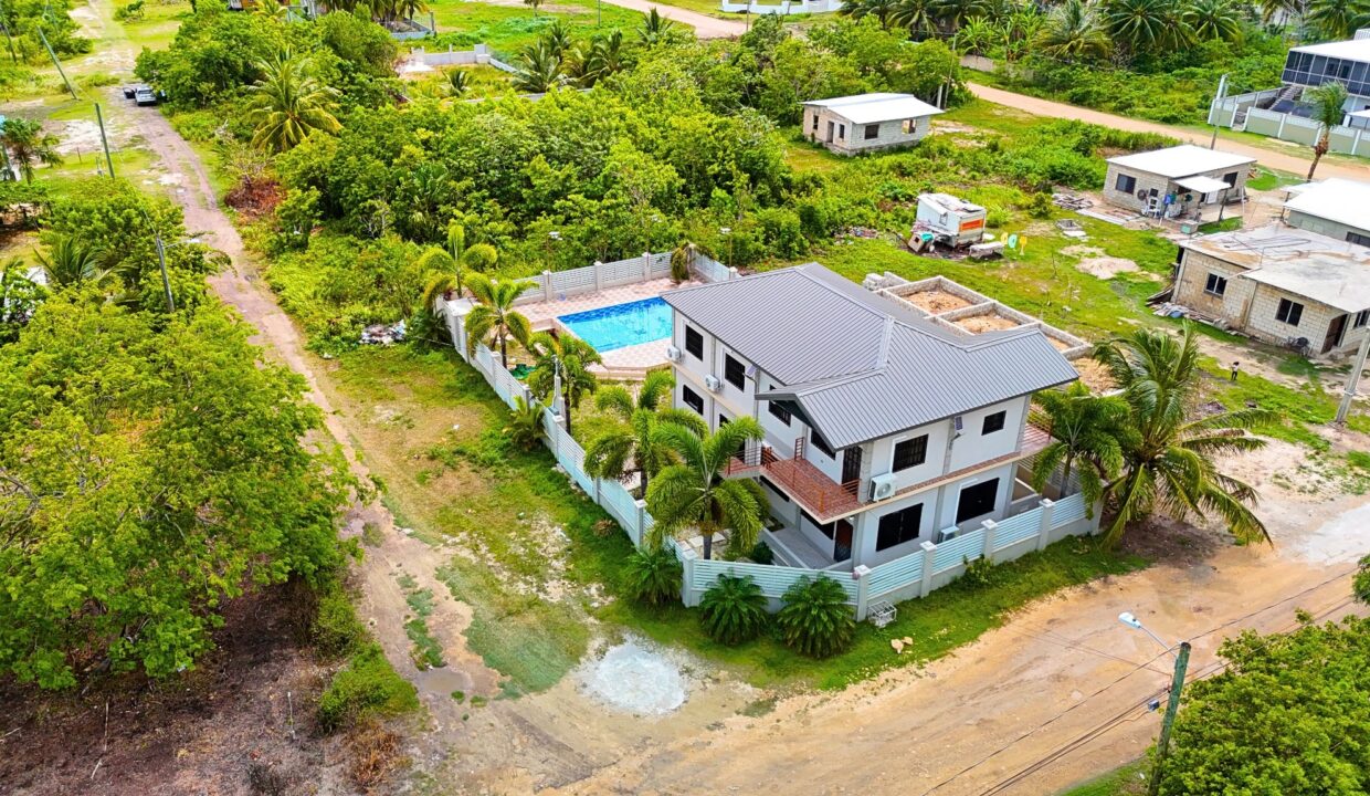 Finca Solana High End Home, with a pool, Corozal