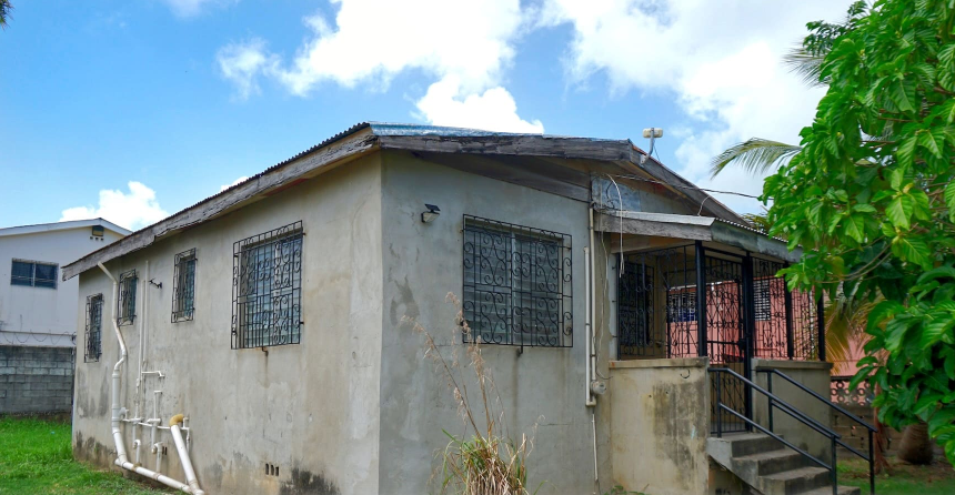 FIXER UPPER – 3 BED 2 BATH HOME ON DUNN STREET, KING’S PARK, BELIZE CITY, BELIZE