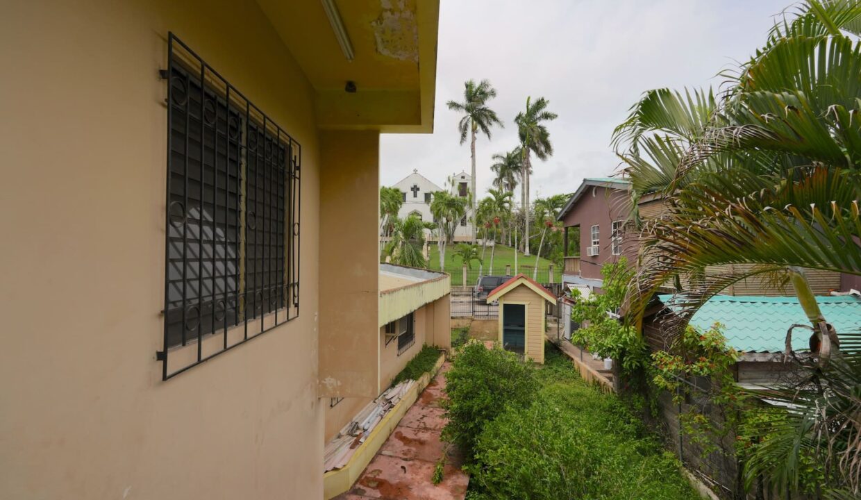 FIXER UPPER – Mixed Use/Commercial Building-Large Lot, Benque, Cayo District
