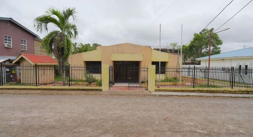 FIXER UPPER - Mixed Use/Commercial Building-Large Lot, Benque, Cayo District