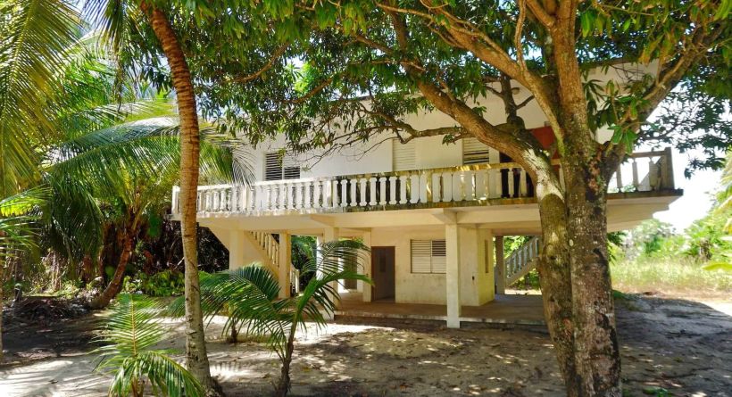 REDUCED! Off-Grid Beach Paradise:Your Private Retreat, Fishing Lodge/Tour Base!