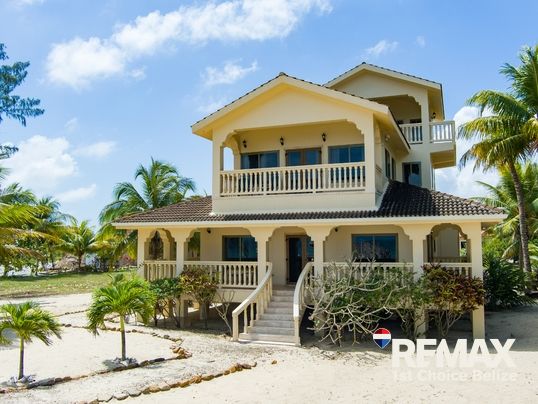 HL - H3366 - Idyllic Beach Estate with Pier and Staff Quarters