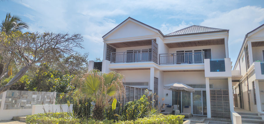 IT’ZANA BEACHFRONT VILLA (LOFT UNIT)