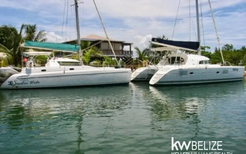 Newly Remodeled Tropical 2 Bedroom/2 Bath Cottage - a boating enthusiast dream