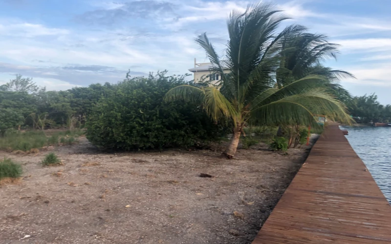 Placencia Caye Seafront Lot with Boat hookup