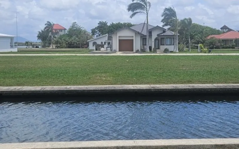 Sea view lot in Placencia Residences