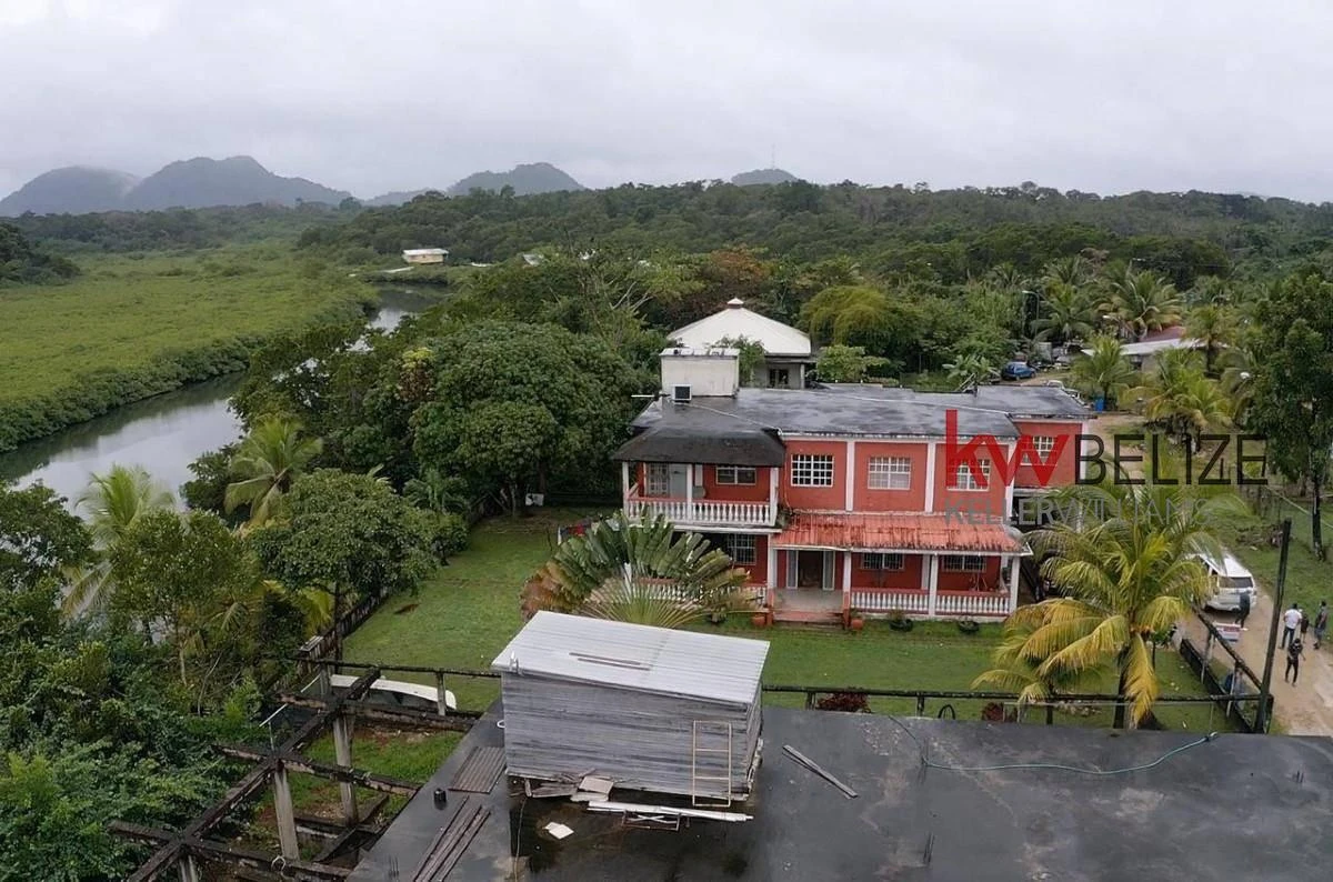 Beautiful Two Storey Family Home in Hopeville Toledo