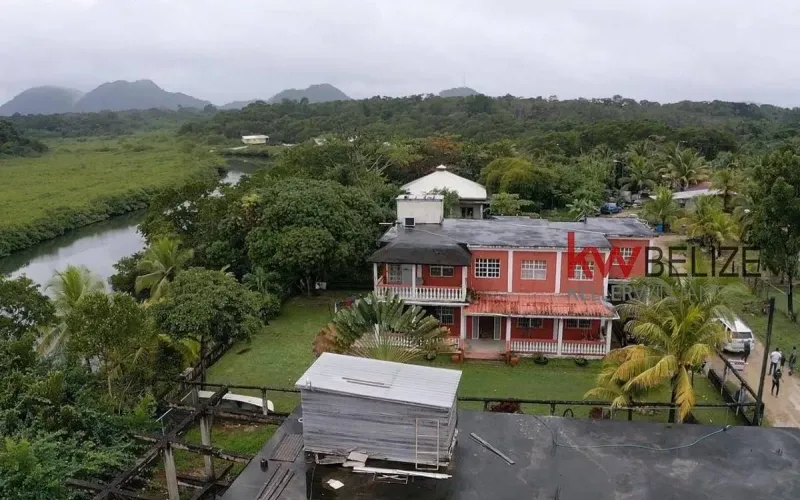 Beautiful Two Storey Family Home in Hopeville Toledo