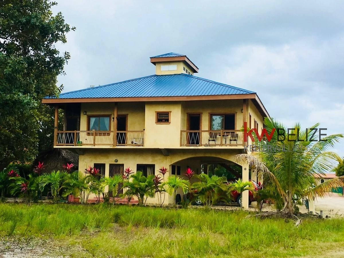 Placencia Road