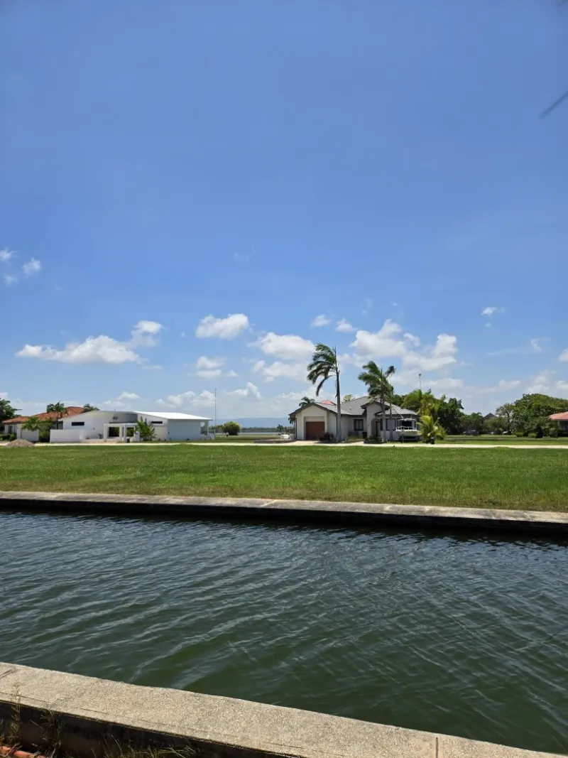 Sea view lot in Placencia Residences