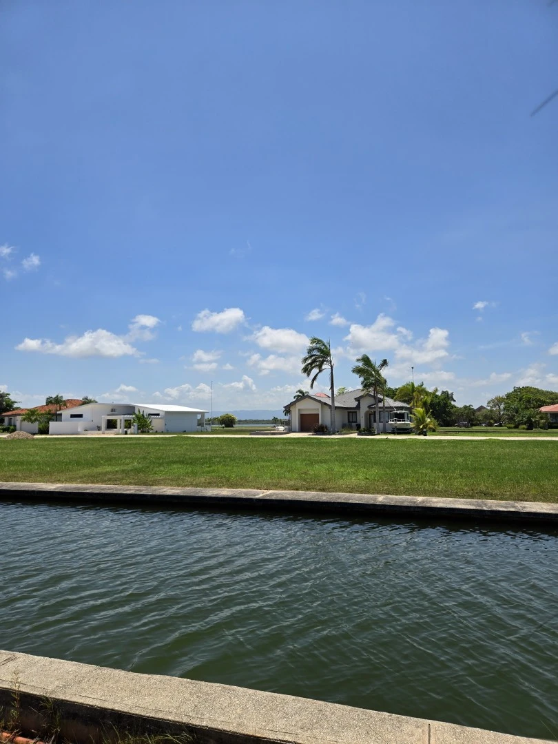 Sea view lot in Placencia Residences